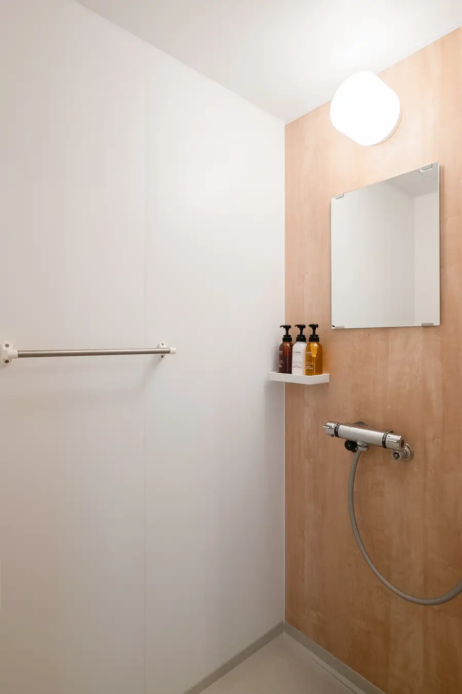 新館<br>和室<br>(シャワーブース)