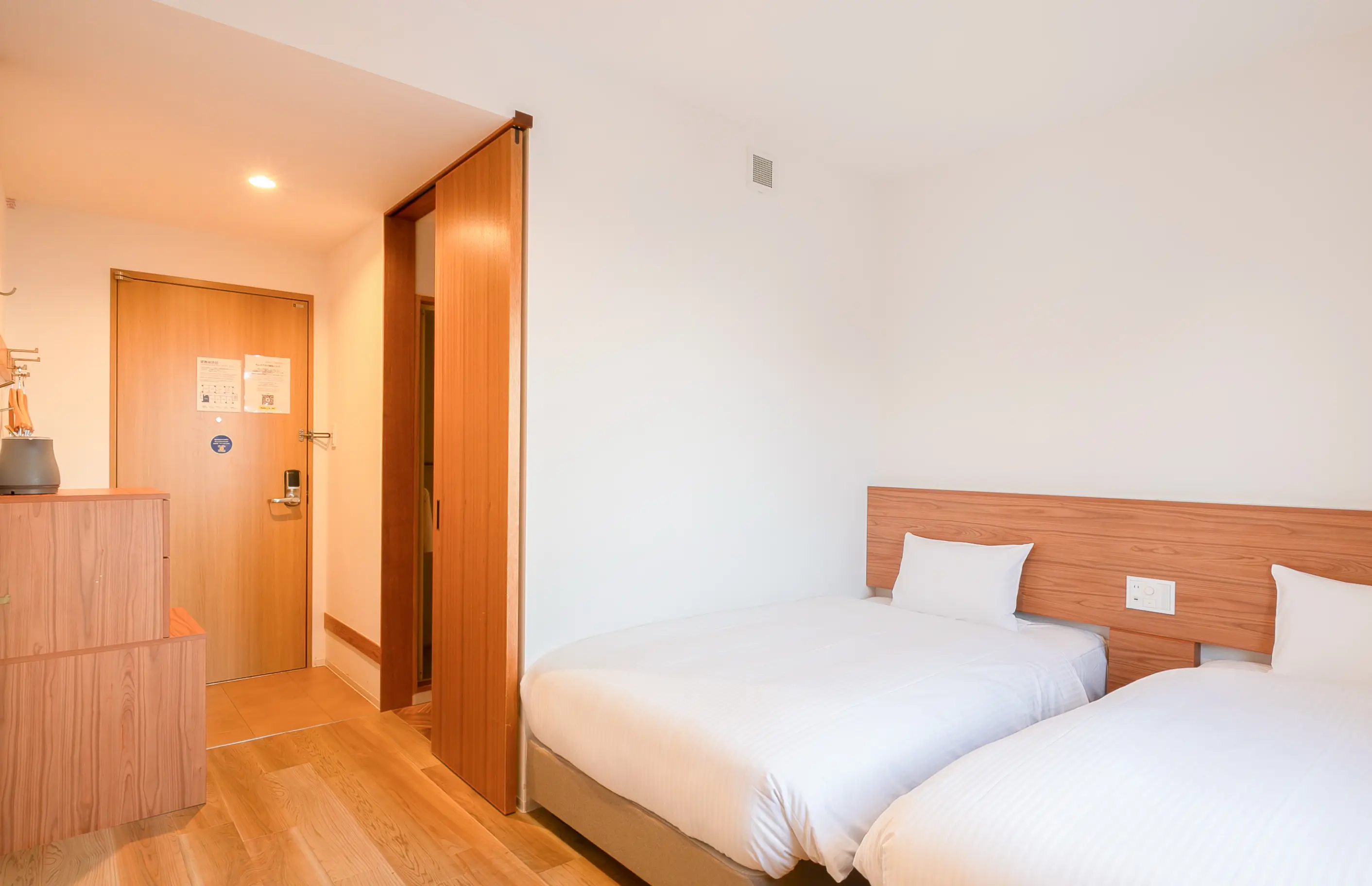 新館<br>ツインAルーム<br>(シャワーブース)